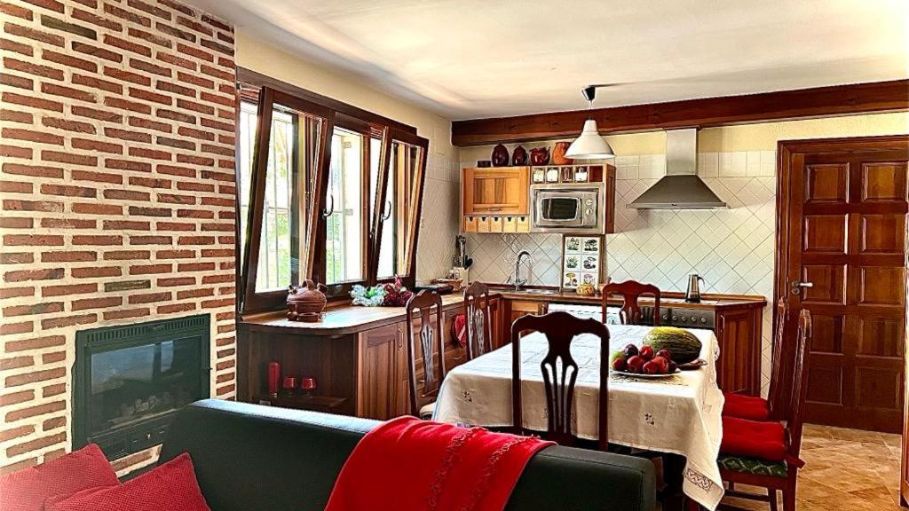 Casa Rural "Hazanas" Adanero Екстер'єр фото